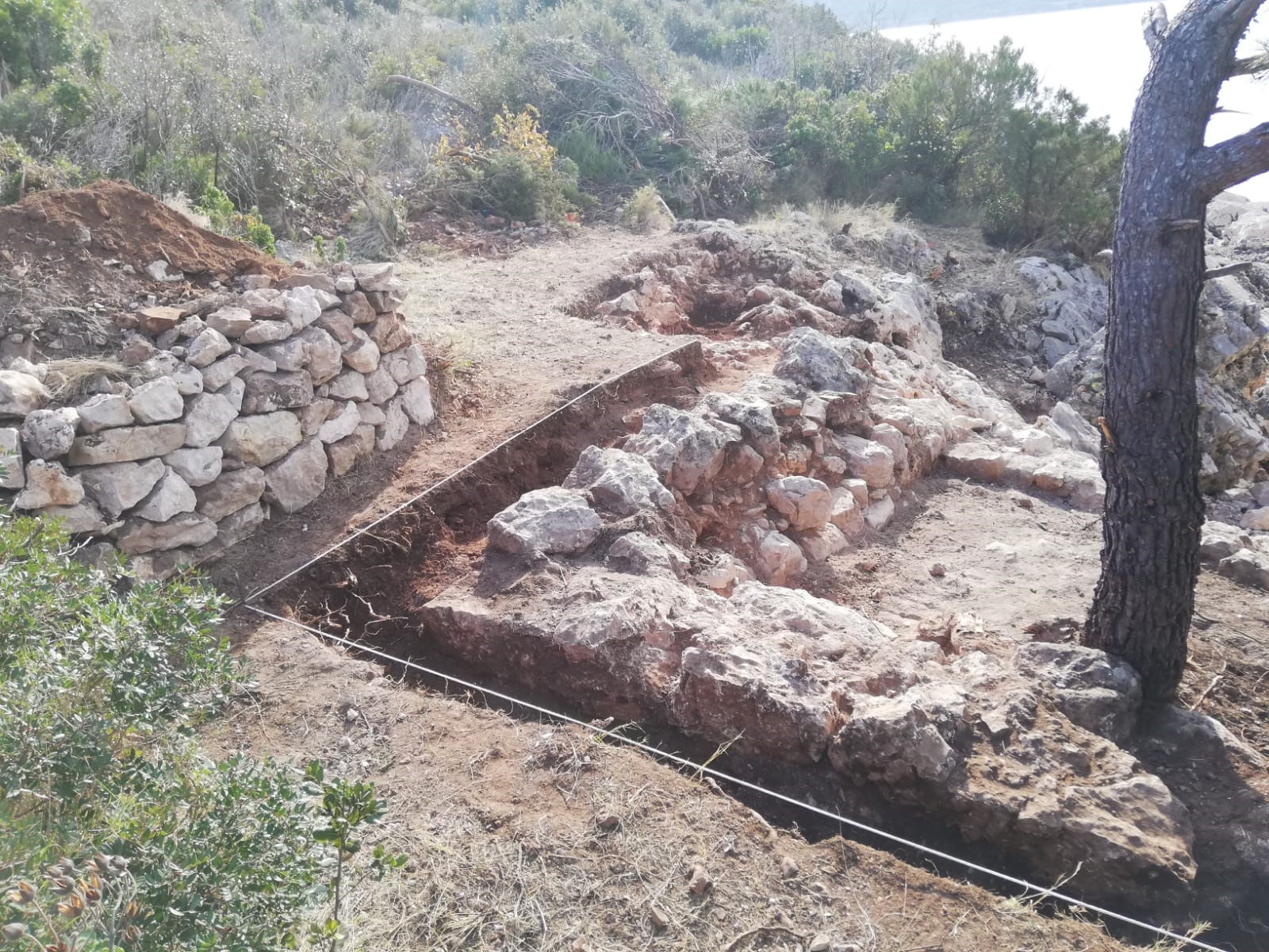 Novootkrivena kvadratna kula na južnoj obali bedema