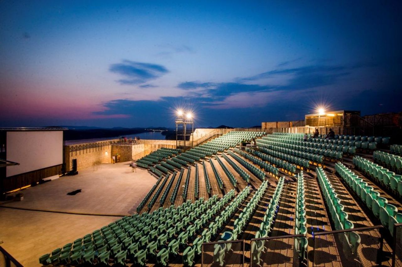 Motovun preselio u Šibenik: Tvrđava se pretvorila u kino pod zvijezdama! 
